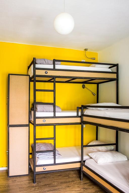 Destil Hostel Тирана Экстерьер фото