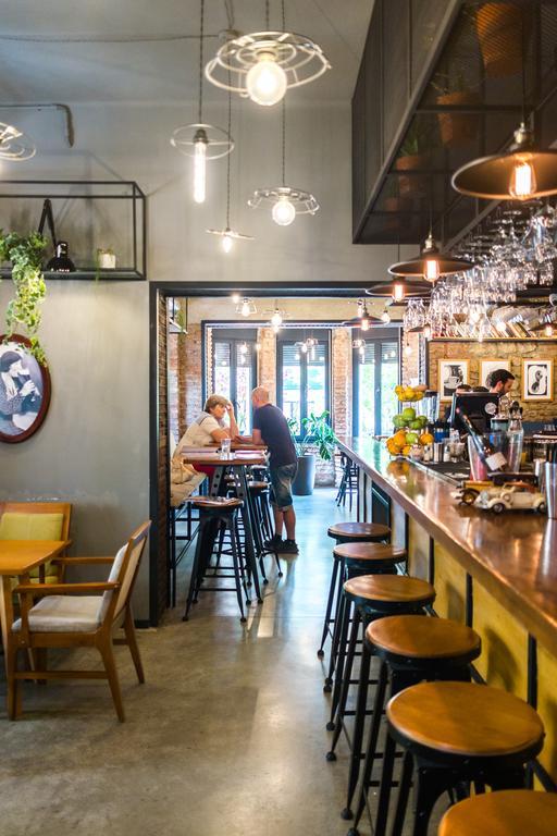 Destil Hostel Тирана Экстерьер фото