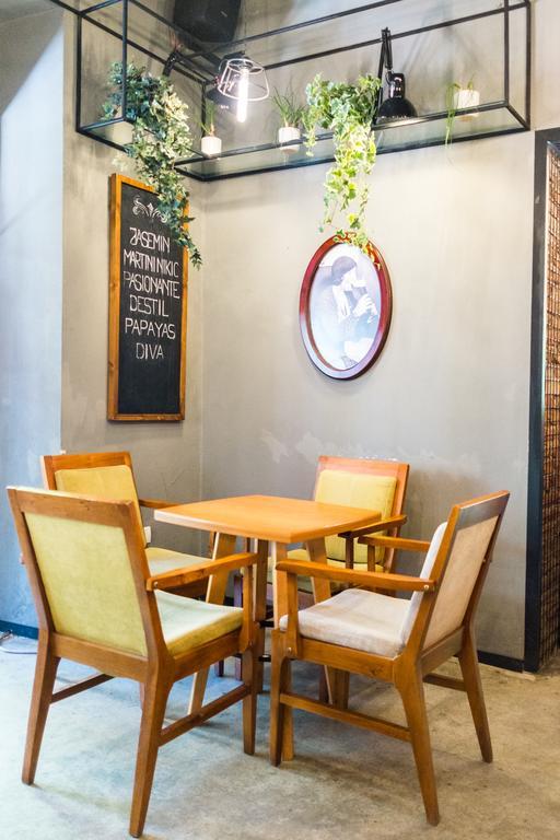 Destil Hostel Тирана Экстерьер фото